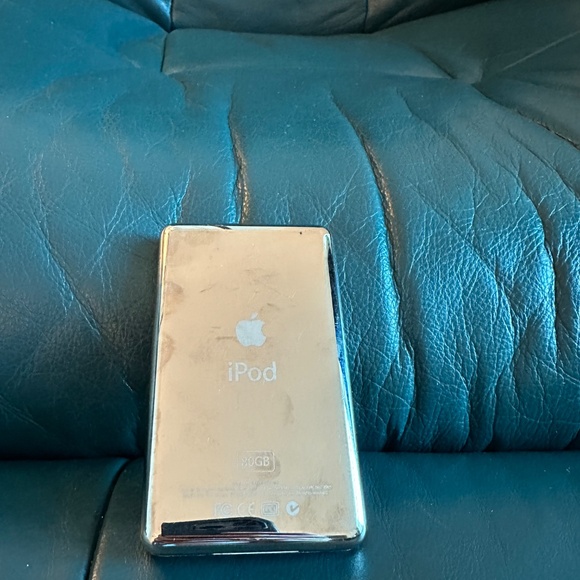 Classic iPod 5th Generation - Picture 3 of 8